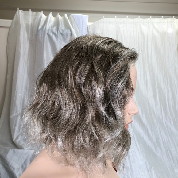 NWT Rene of Paris Evanna Ice Blonde Wavy Bob Lace Front Wig